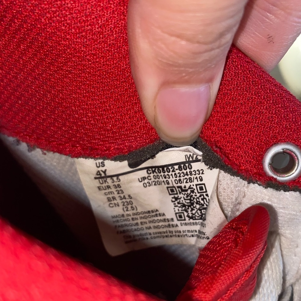 Nike Air Force 1 Low LV8
Red Satin (GS)